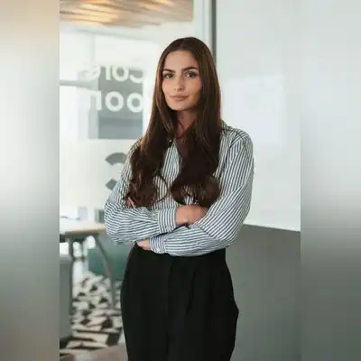 张莉
